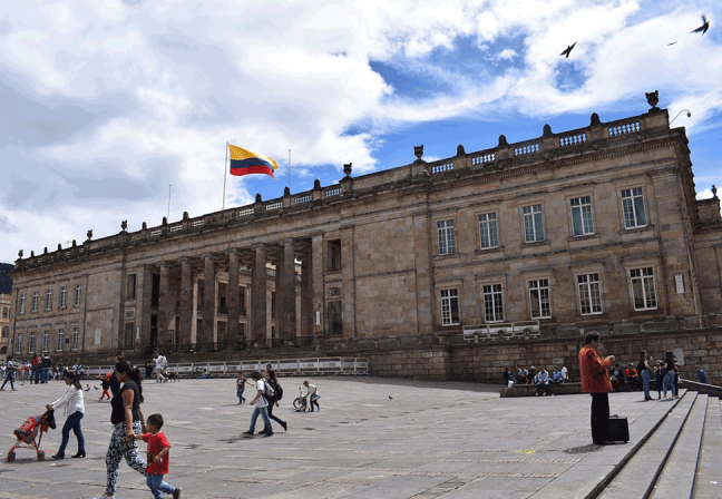 Kolumbien: Präsident Gustavo Petro unterzeichnet das Escazú-Abkommen
